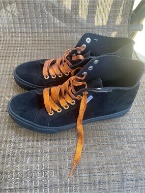 Women’s Black Suede Sneakers with Metallic Laces. Size 7